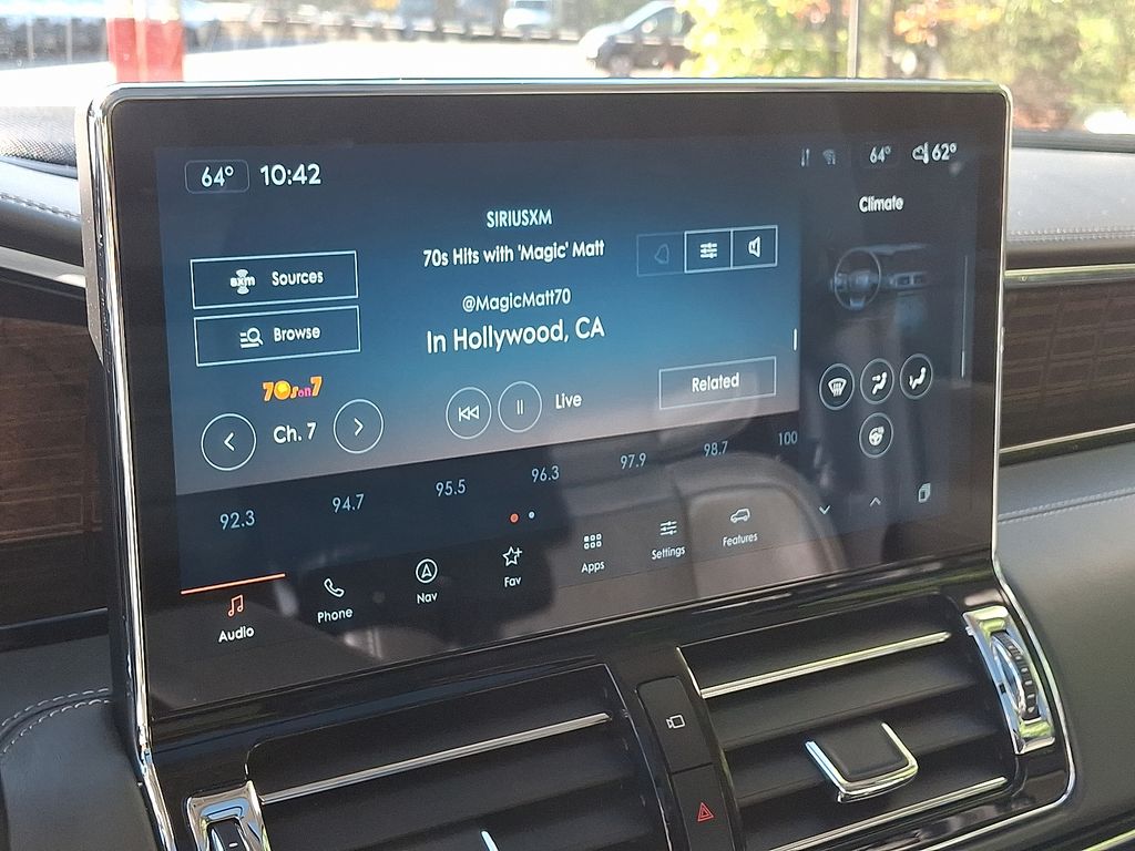 Thumbnail: 2022 Lincoln Navigator - 19