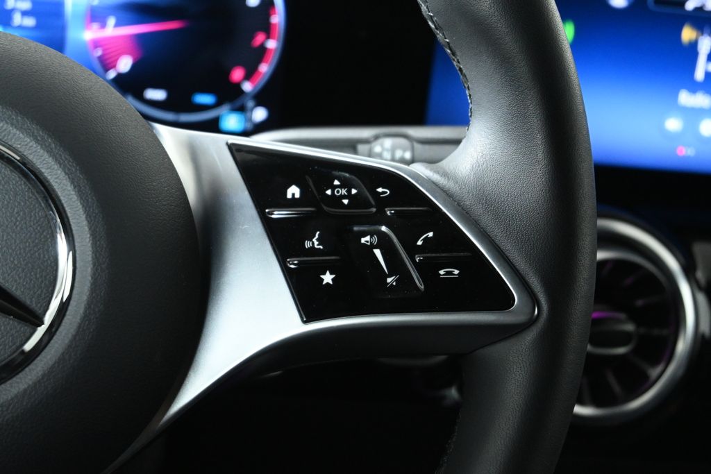 Thumbnail: 2025 Mercedes-Benz GLA - 17