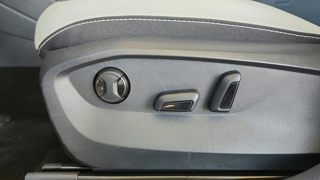 2025 Volkswagen Taos