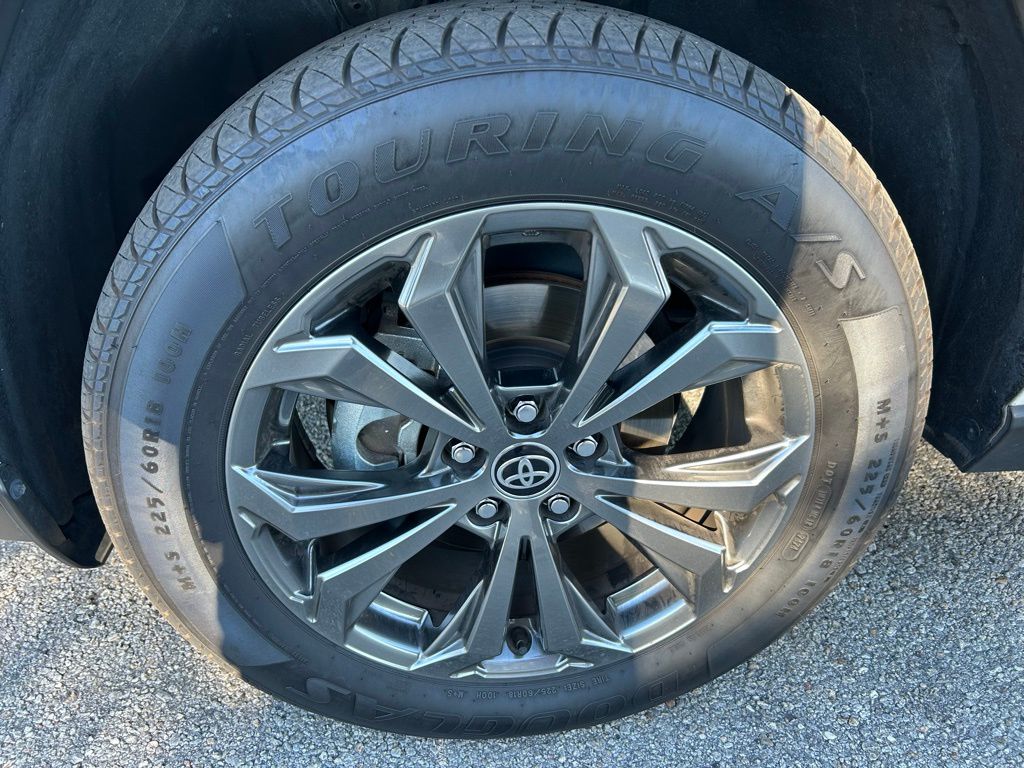 Thumbnail: 2024 Toyota RAV4 - 9