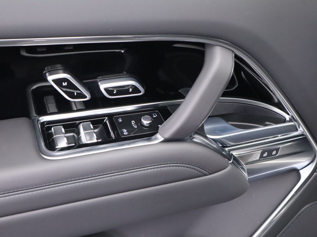 Thumbnail: 2025 Land Rover Range Rover - 24