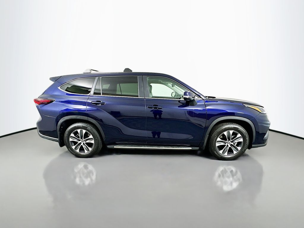 2025 Toyota Highlander XLE 4