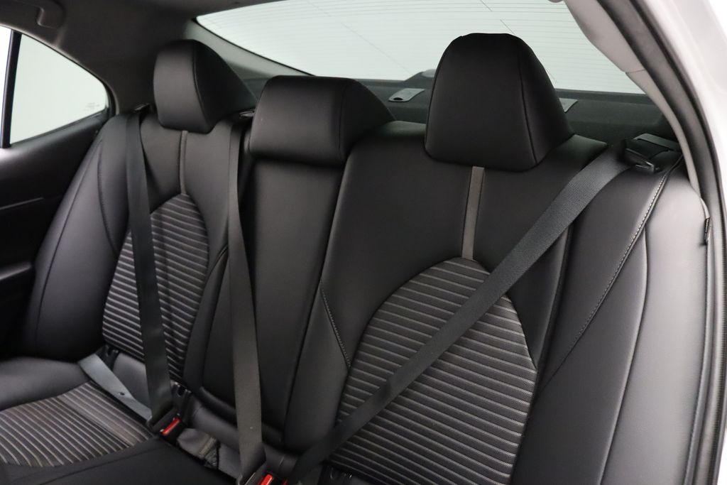 2024 Toyota Camry SE 18