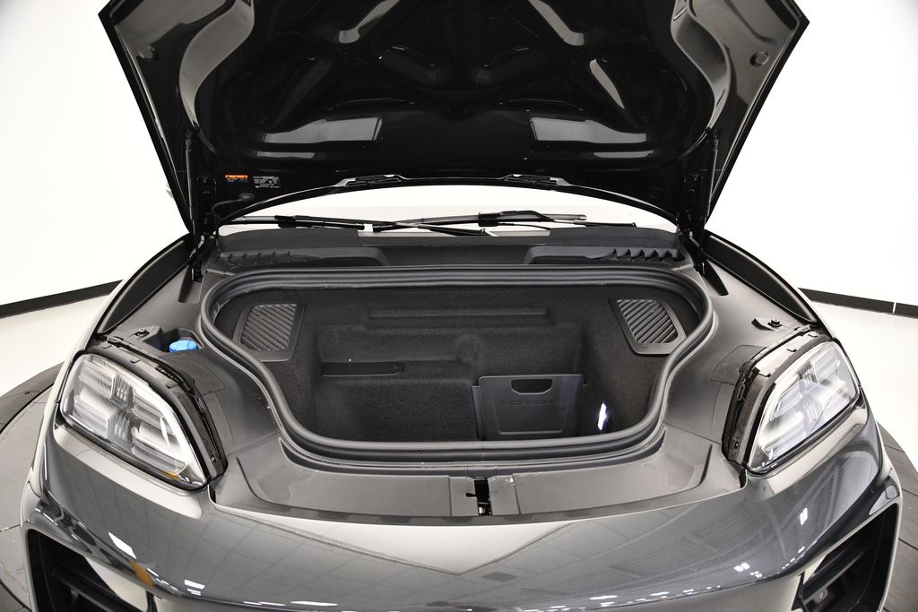 Thumbnail: 2025 Porsche Macan - 13