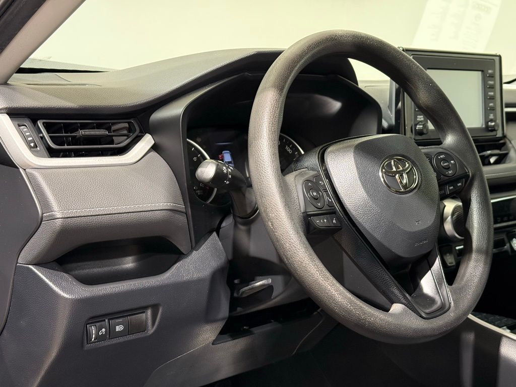 2019 Toyota RAV4 LE 17