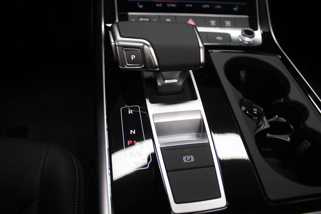 Thumbnail: 2026 Audi Q8 - 16