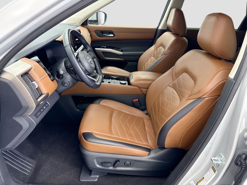Thumbnail: 2023 Nissan Pathfinder - 18