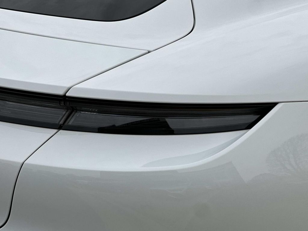 Thumbnail: 2021 Porsche Taycan - 10