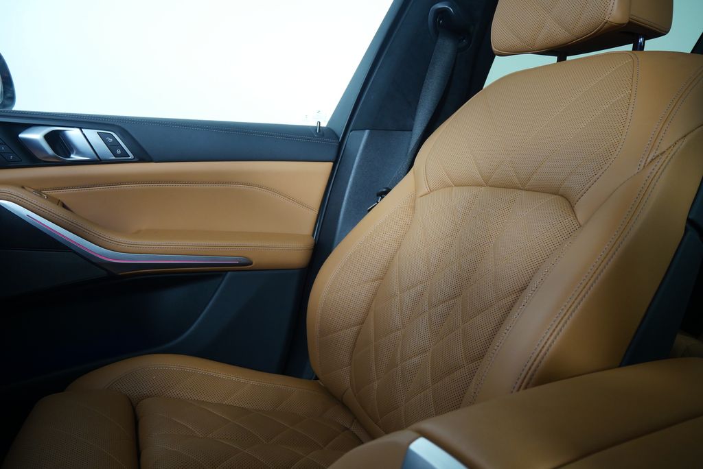 Thumbnail: 2023 BMW X7 - 28