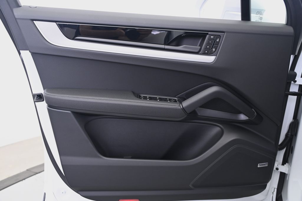 Thumbnail: 2026 Porsche Cayenne - 31