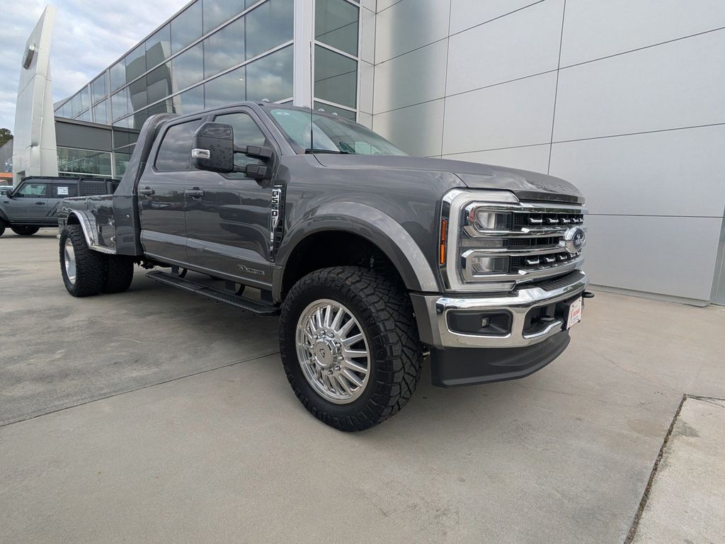 2025 Ford F-550 Chassis LARIAT
