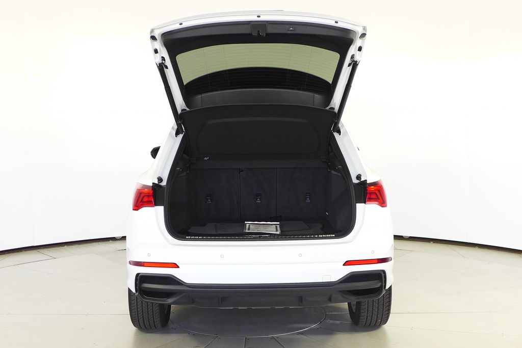 Thumbnail: 2023 Audi Q3 - 10