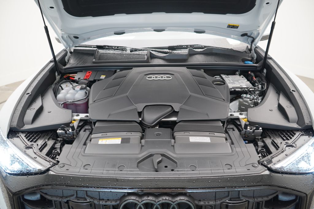 Thumbnail: 2025 Audi Q8 - 21