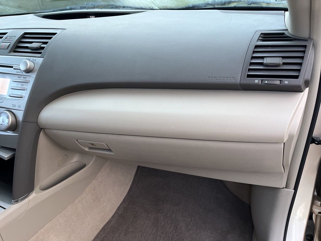 2011 Toyota Camry LE 28