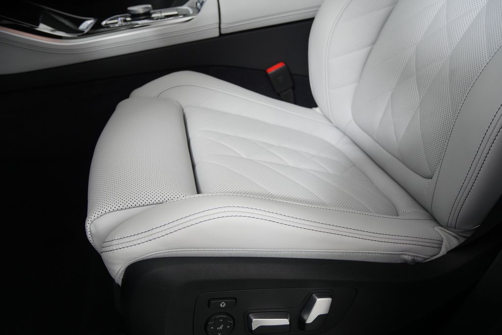 Thumbnail: 2026 BMW X5 - 10