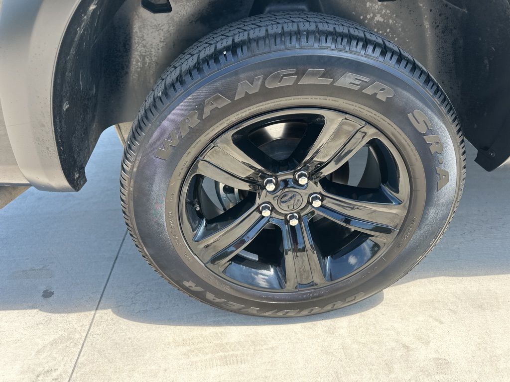 2024 Diamond Black Crystal Pearlcoat Ram 1500 Classic Warlock RWD Truck