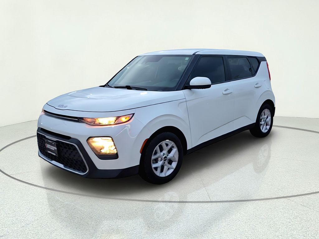 2022 Kia Soul LX White at Gullo Toyota