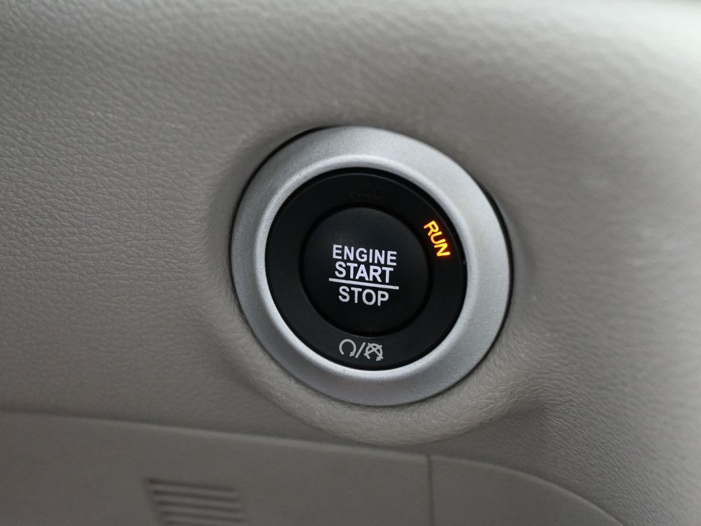 Used 2023 Bright White Clearcoat Chrysler Touring L image 29