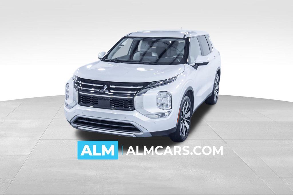 2025 Mitsubishi Outlander SE 2WD's photo