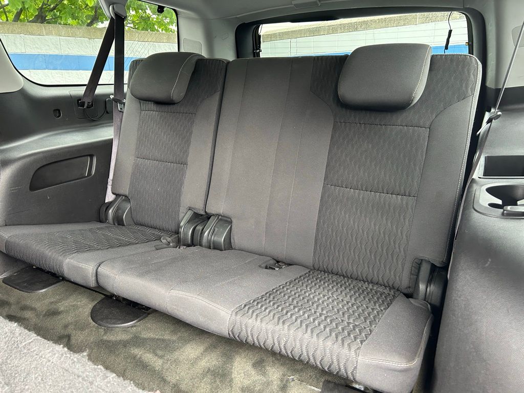 2015 Chevrolet Suburban LS 19