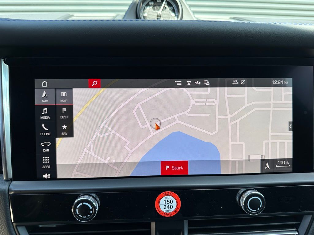 Thumbnail: 2026 Porsche Macan - 32