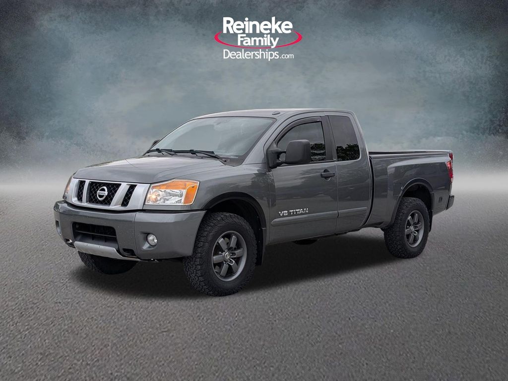 2015 Nissan Titan Pickup Truck Four-Wheel Drive 5-Speed Automatic