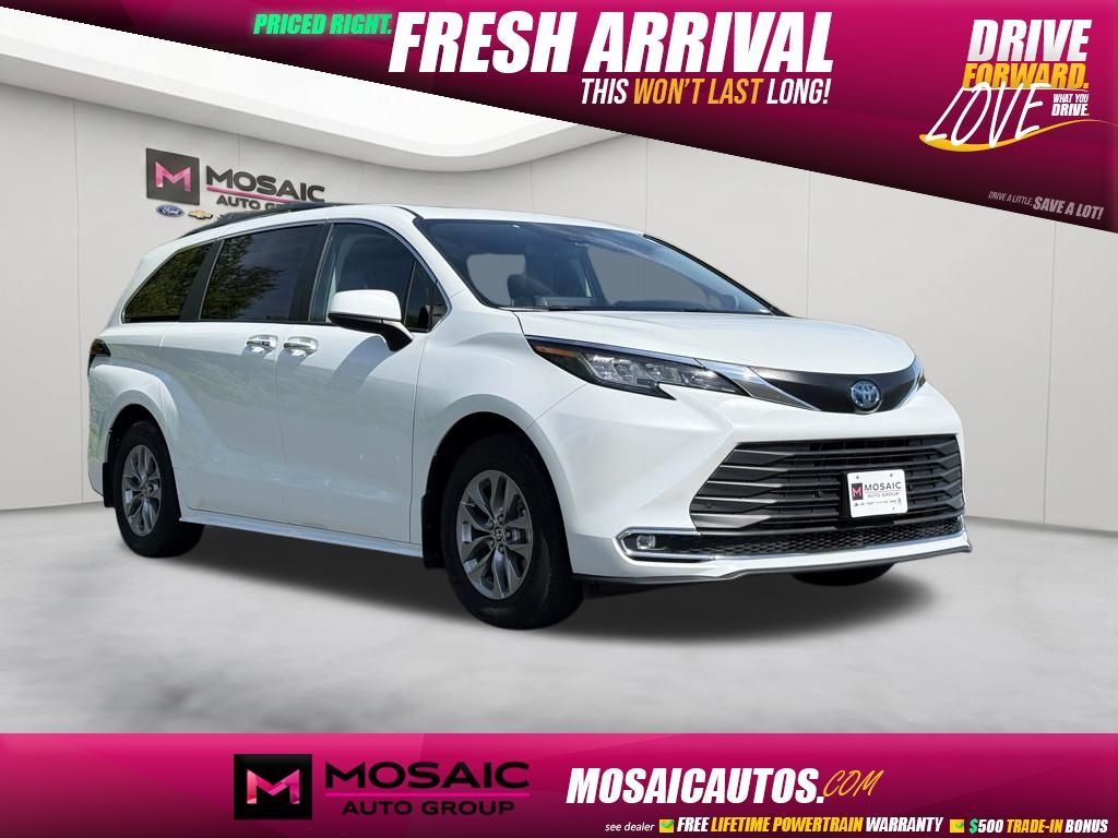 Pearl 2022 Toyota Sienna XLE 7-Passenger FWD Minivan Front-Wheel Drive Continuously Variable Transmission
