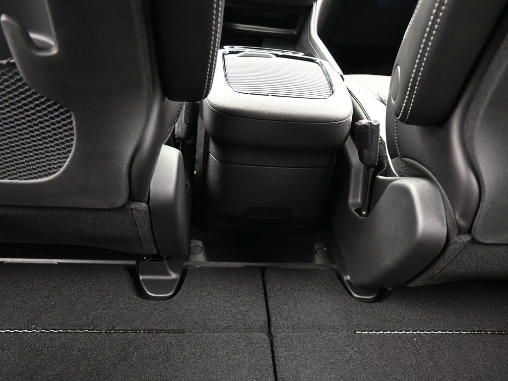 New 2026 Silver Mist Clearcoat Chrysler Limited image 35