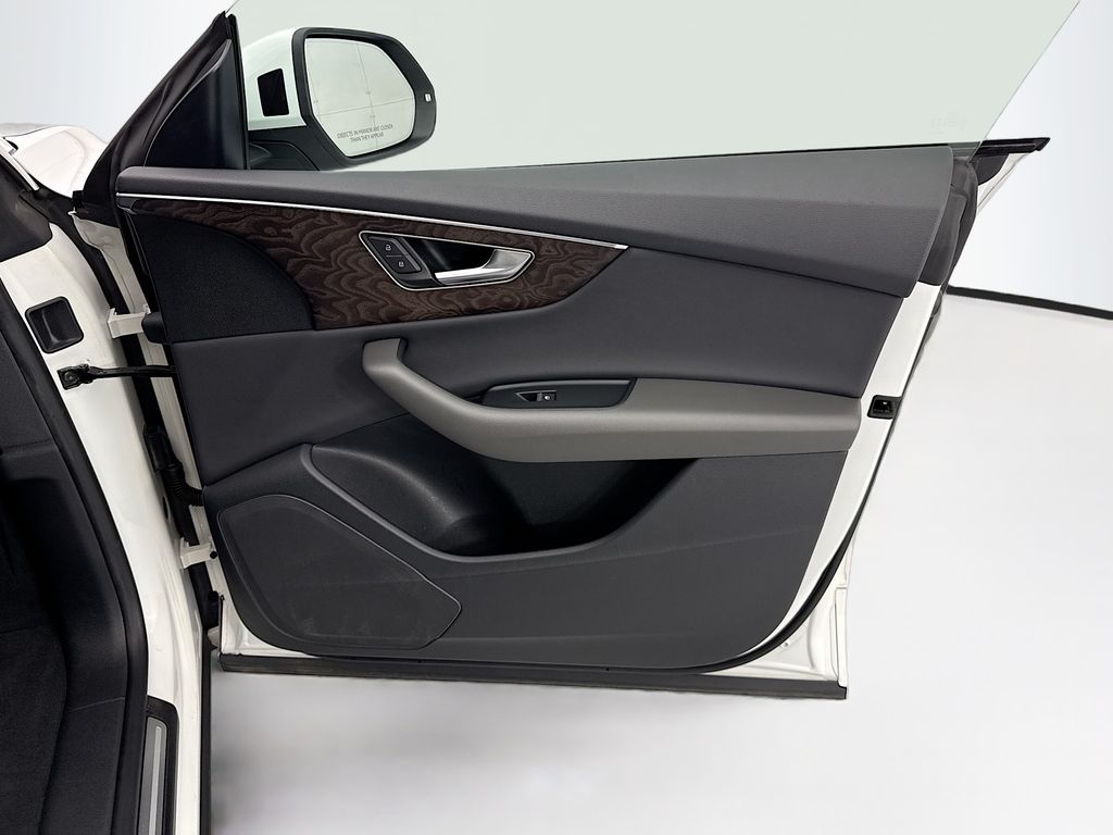 Thumbnail: 2019 Audi Q8 - 24