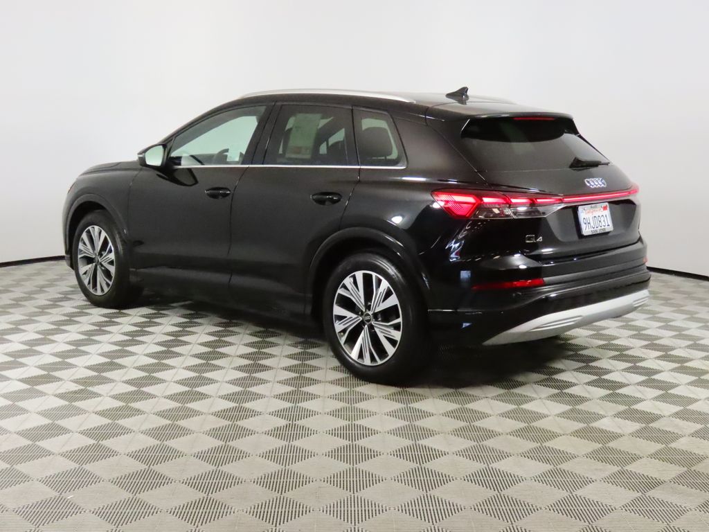 Thumbnail: 2023 Audi Q4 e-tron - 3