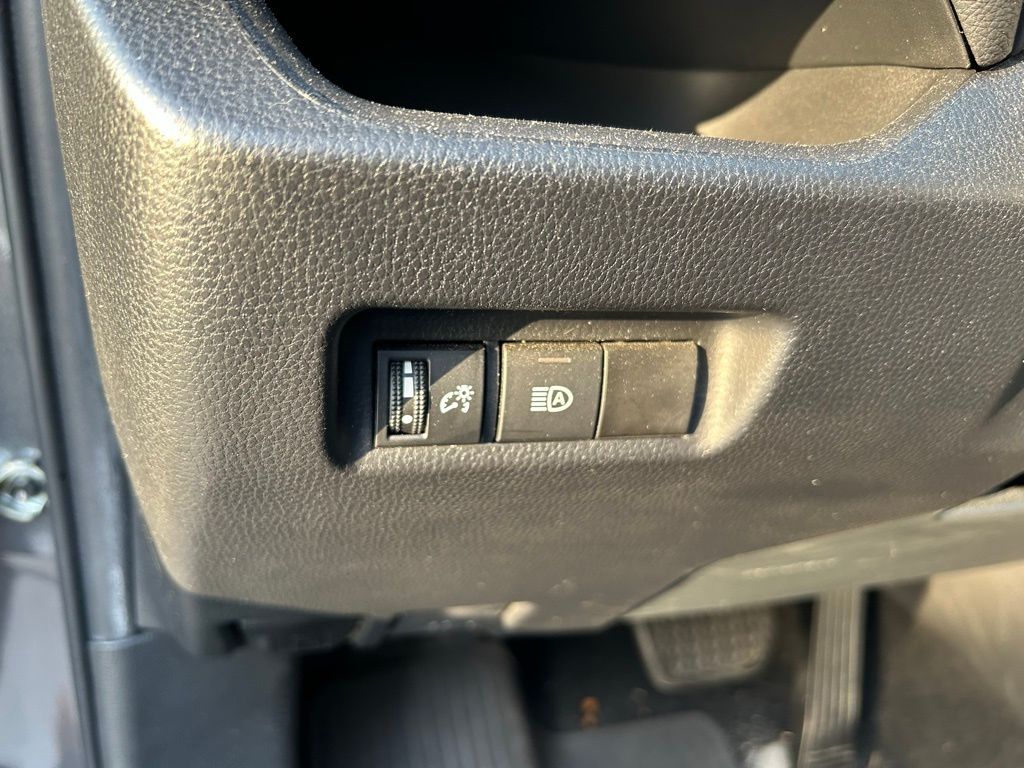 Thumbnail: 2021 Toyota RAV4 - 18