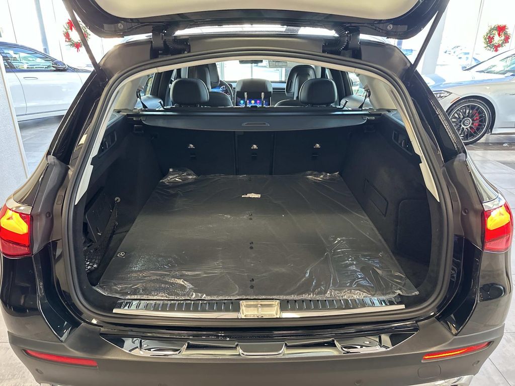 Thumbnail: 2025 Mercedes-Benz E-Class - 19