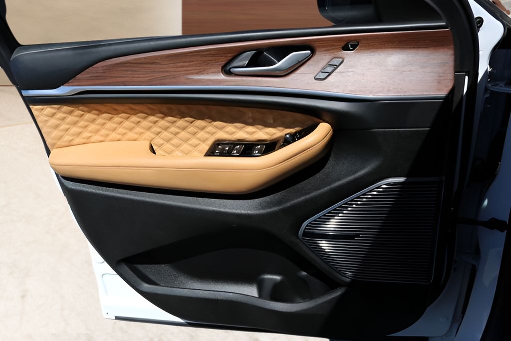 Used Car 2023 Jeep Grand Cherokee  Summit For Sale Under $40,000 In Austin, Texas