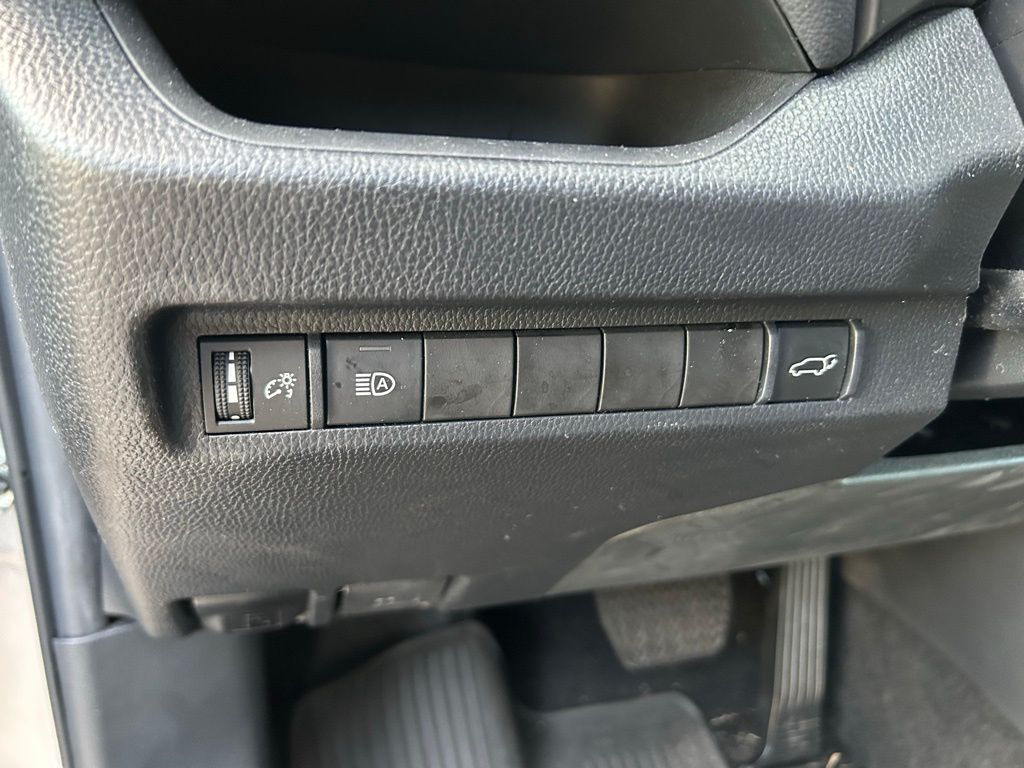 Thumbnail: 2023 Toyota RAV4 - 18