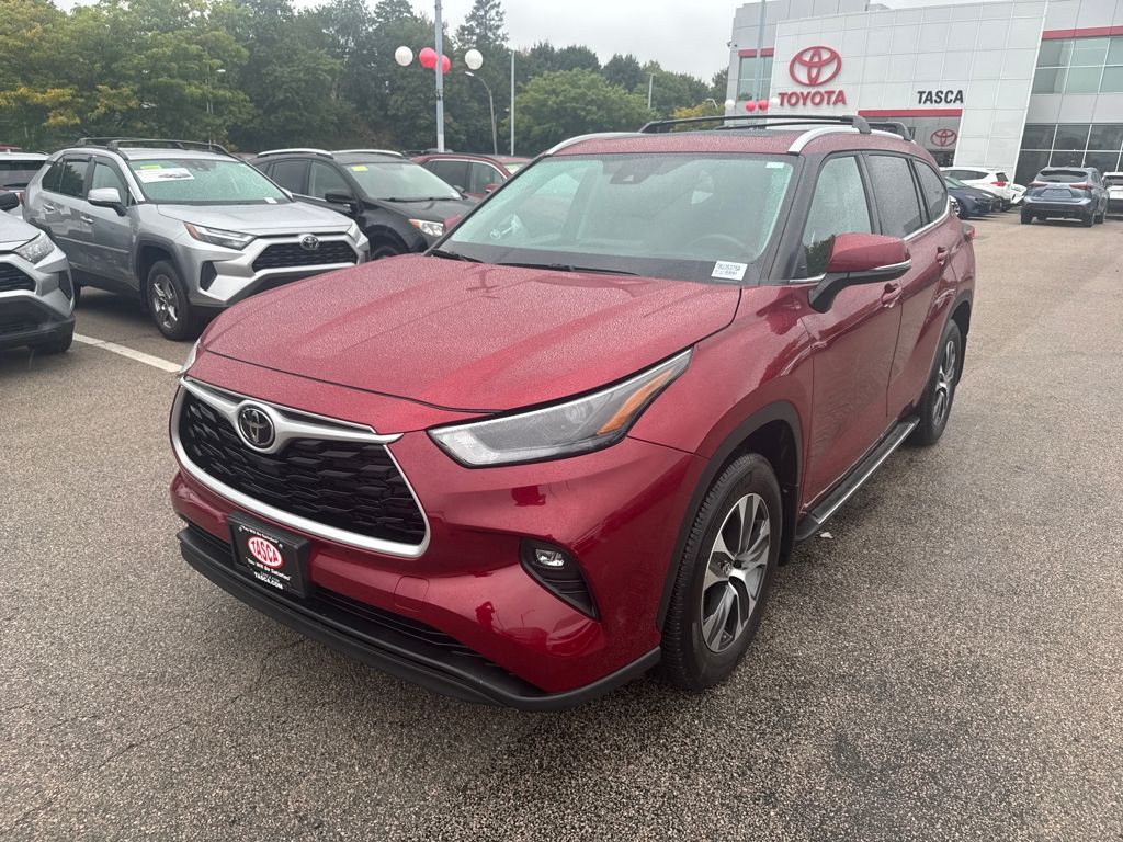 2022 Toyota Highlander XLE photo 3