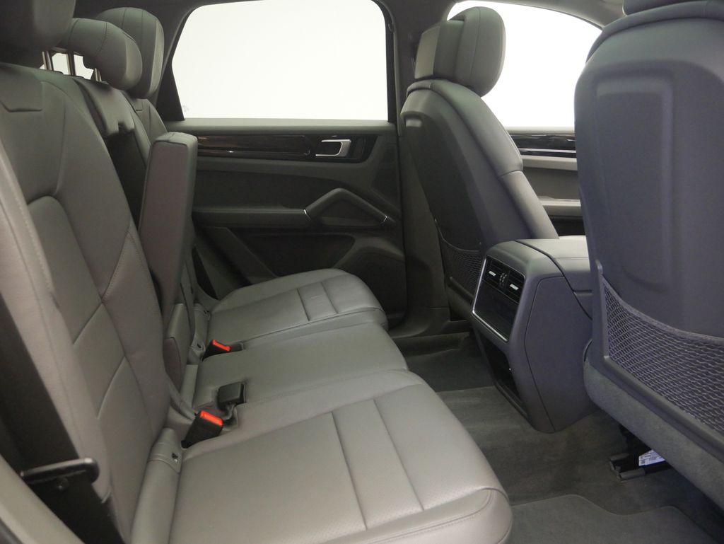 Thumbnail: 2023 Porsche Cayenne - 27