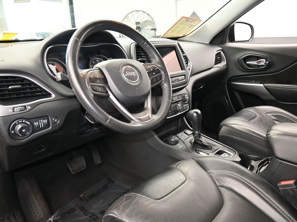 Used 2022 Bright White Clearcoat Jeep Latitude Lux image 13