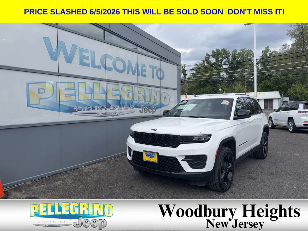 Bright White Clearcoat 2025 Jeep Grand Cherokee Altitude 4WD SUV / Crossover Four-Wheel Drive 8-Speed Automatic