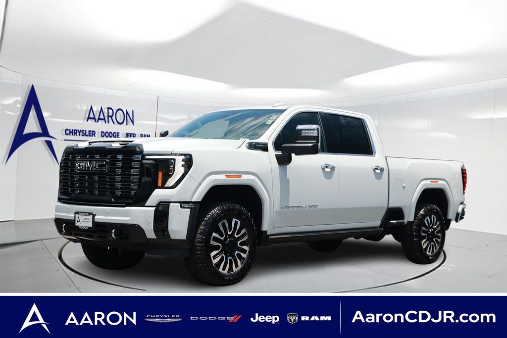 Glacier White 2026 GMC Sierra 3500HD Pickup Truck Four-Wheel Drive Automatic