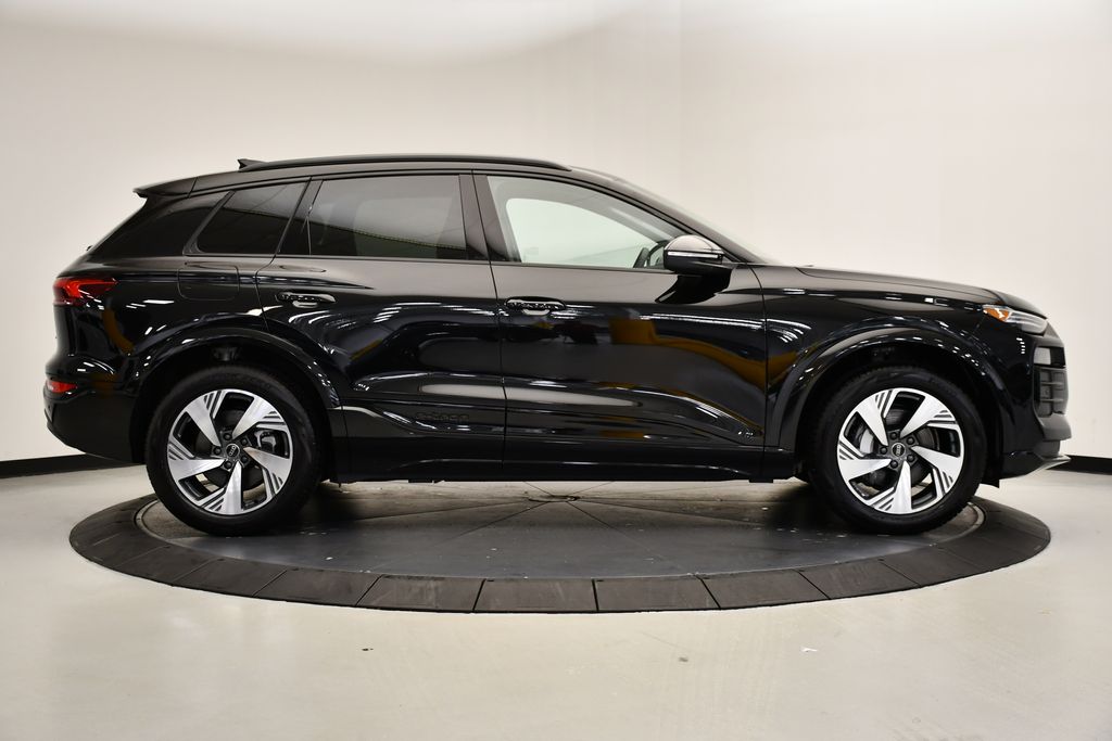 Thumbnail: 2025 Audi Q6 e-tron - 6
