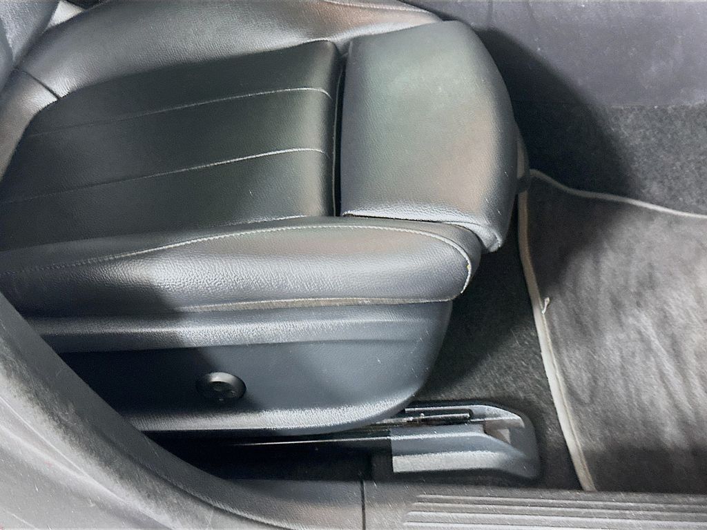 Used 2021 Gray Mercedes-Benz A 220 image 23