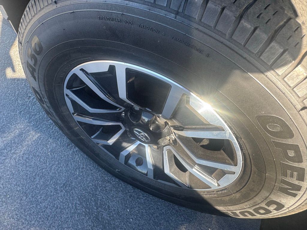 Thumbnail: 2022 Toyota Tacoma - 8