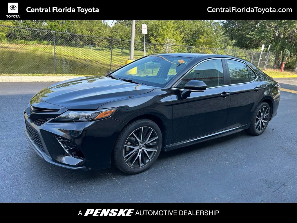 2024 Toyota Camry SE Hero Image