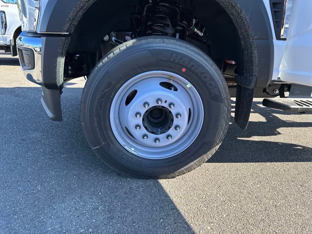 New 2025 Ford Super Duty F-600 Chassis Regular Cab (DRW) 169" Wheelbase XL