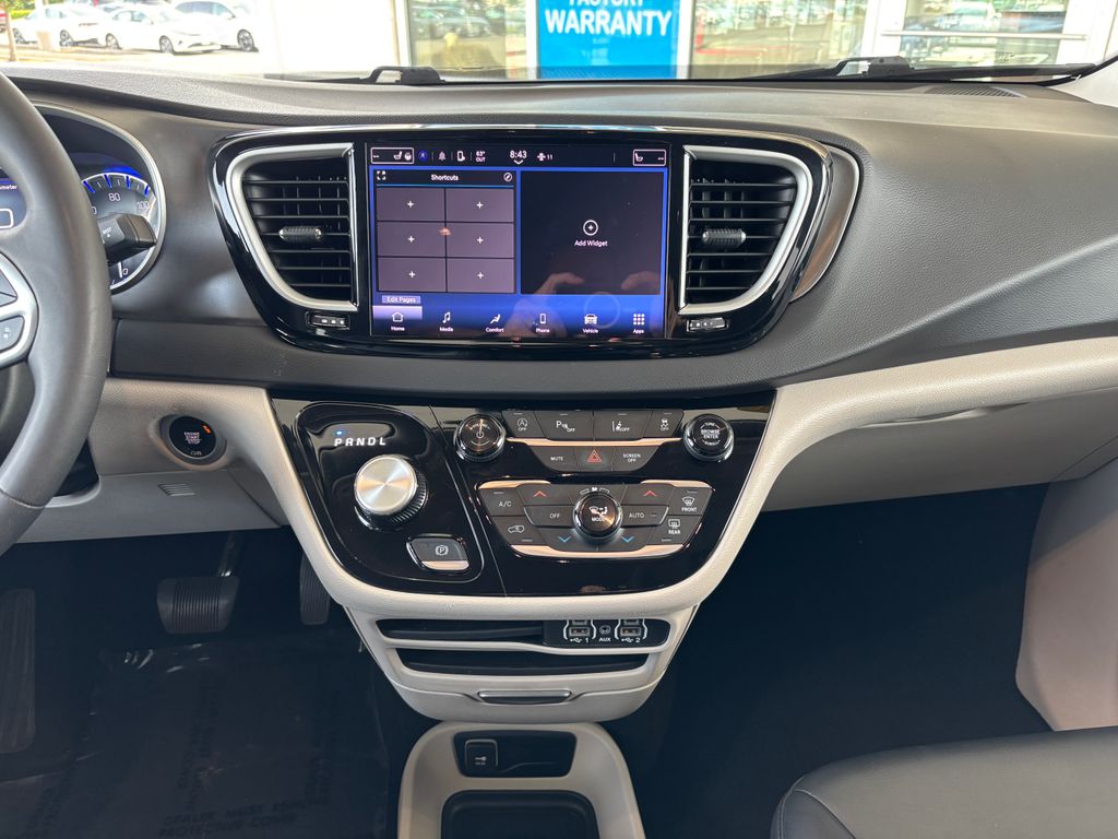 Thumbnail: 2024 Chrysler Pacifica - 13