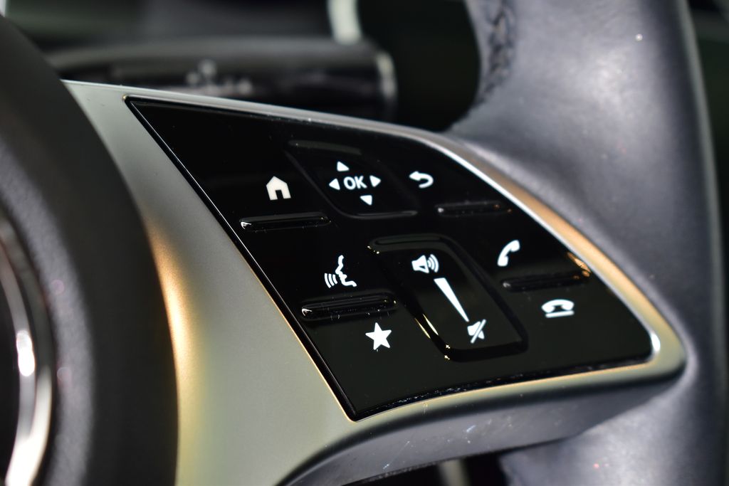 Thumbnail: 2023 Mercedes-Benz C-Class - 20