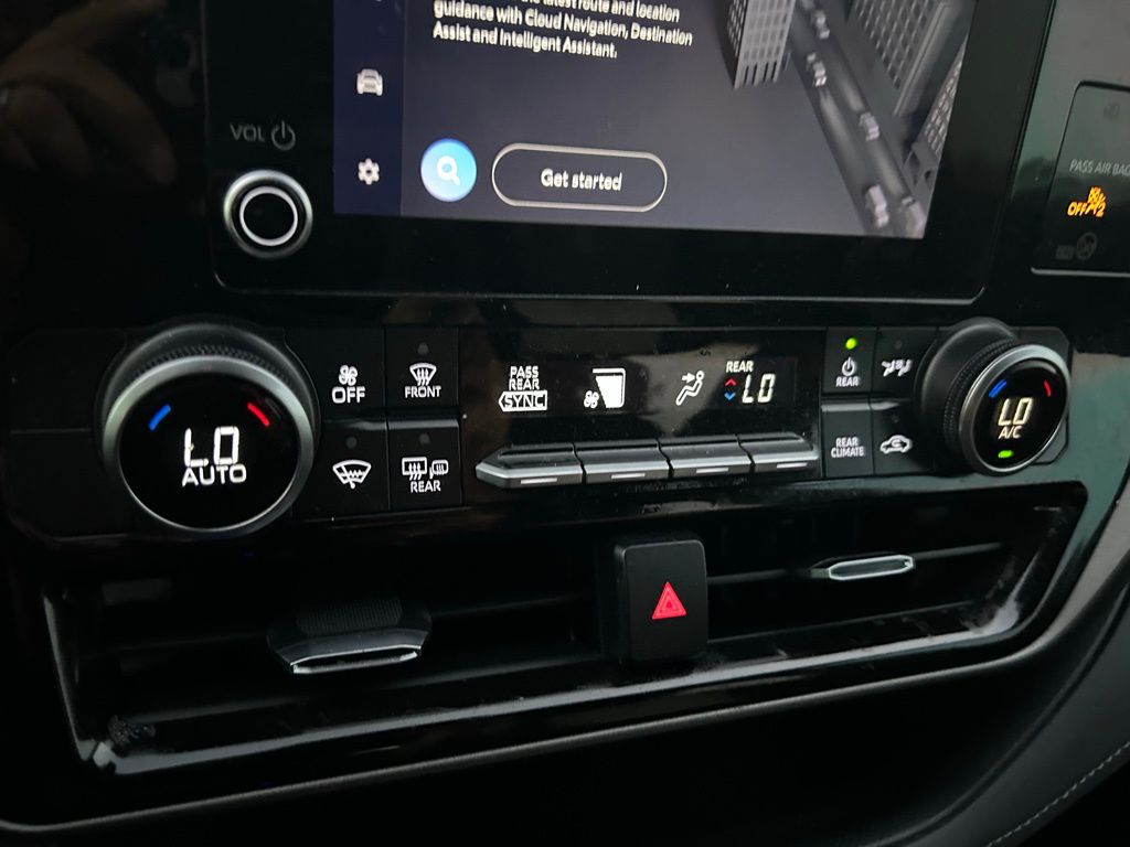 Thumbnail: 2023 Toyota Highlander - 26