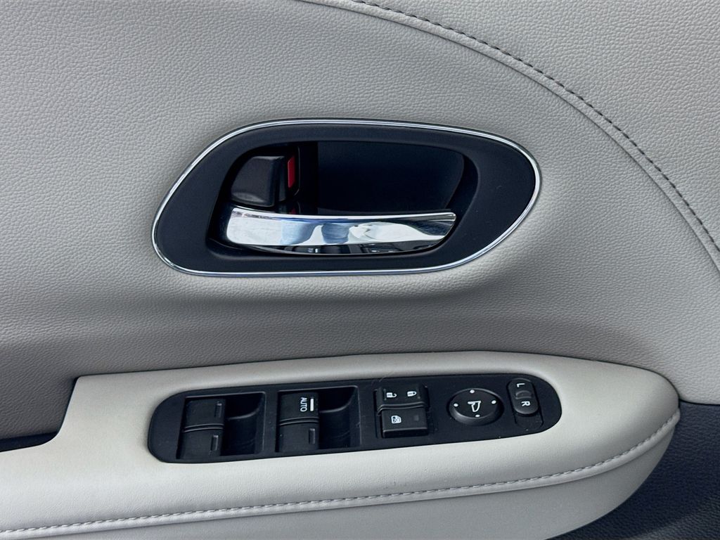 Used Car 2020 Honda Hr-v  Touring For Sale Under $30,000 In Austin, Texas