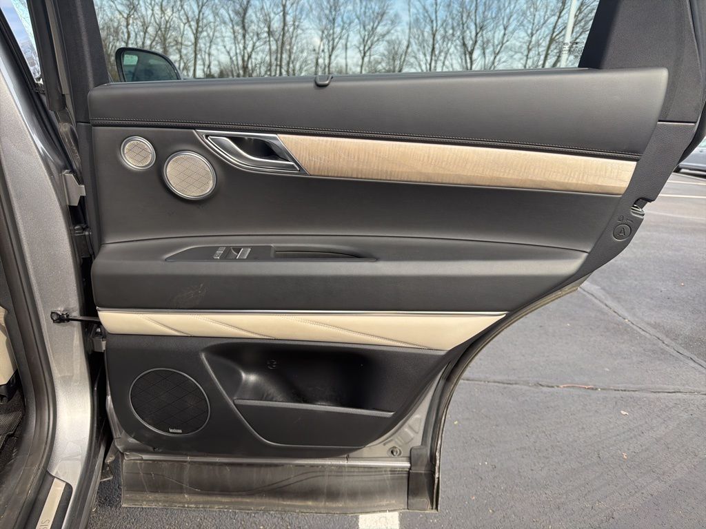 Thumbnail: 2023 Genesis GV80 - 24