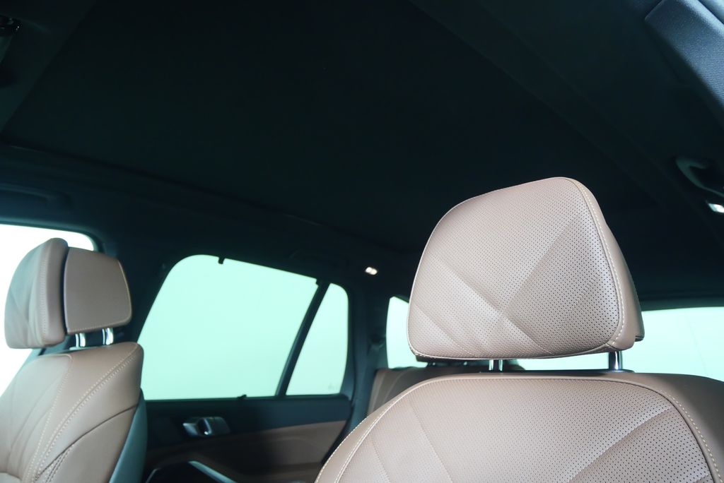 Thumbnail: 2026 BMW X5 - 12